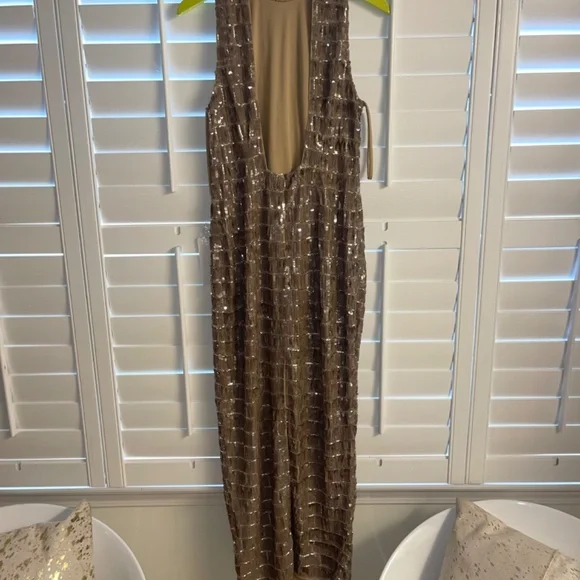 SOLD- MAC DUGGAL Sequined High Neck Sleeveless Column Gown In Taupe Size 6 NWT - Picture 5 of 9
